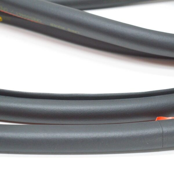 LR015154 - LAND ROVER DISCOVERY 4 L319 Front Door Gasket Strip LR015154 NEW