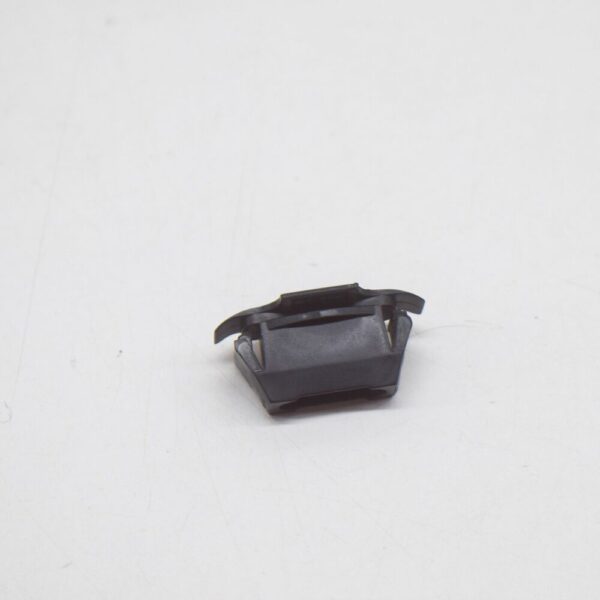LR018173 - LAND ROVER DISCOVERY 4 L319 Front Bumper Grille Clip LR018173 NEW OEM