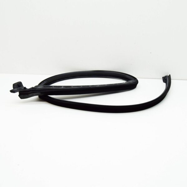 LR021647 - LAND ROVER RANGE ROVER 3 L322 Front Right Upper Door Seal LR021647 NEW GENUINE