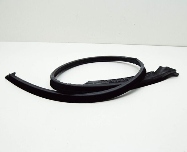 LR021647 - LAND ROVER RANGE ROVER 3 L322 Front Right Upper Door Seal LR021647 NEW GENUINE