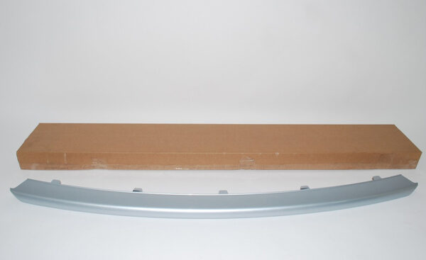 LR024324 - NEW LAND ROVER III L322 FRONT BUMPER LOWER TRIM LR024324 GENUINE