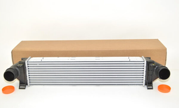 LR031467 - LAND ROVER DISCOVERY SPORT L550 intercooler LR031467 mint condition