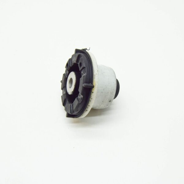 LR033262 - LAND ROVER DISCOVERY L462 Rear Left Differential Insulator LR033262 NEW GENUINE