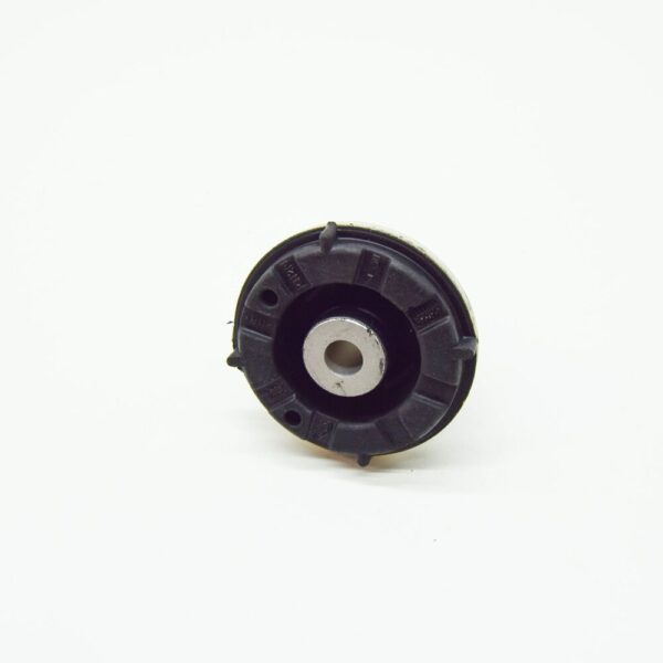 LR033262 - LAND ROVER DISCOVERY L462 Rear Left Differential Insulator LR033262 NEW GENUINE