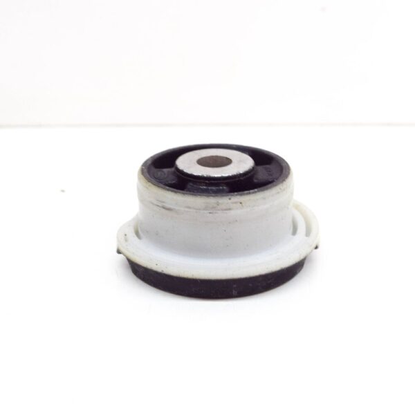 LR037603 - LAND ROVER DISCOVERY L462 Rear Crossbody Insulator LR037603 NEW GENUINE
