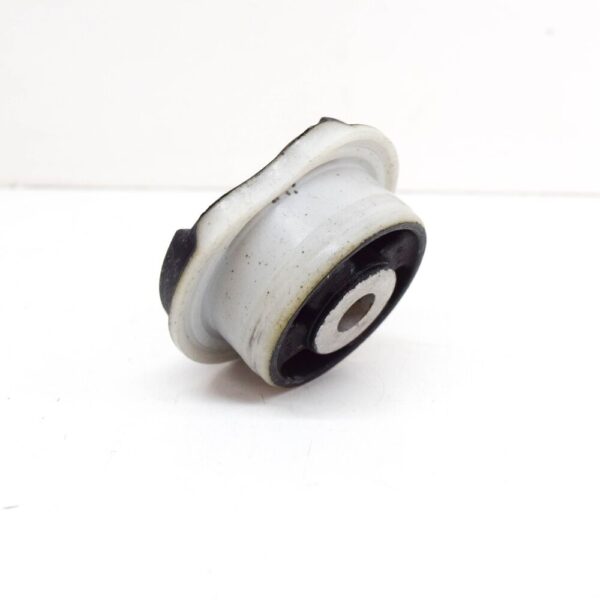 LR037603 - LAND ROVER DISCOVERY L462 Rear Crossbody Insulator LR037603 NEW GENUINE