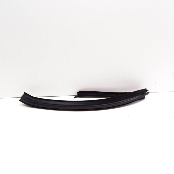 LR037762 - LAND ROVER RANGE ROVER L322 Rear Left Door Seal LR037762 New Genuine