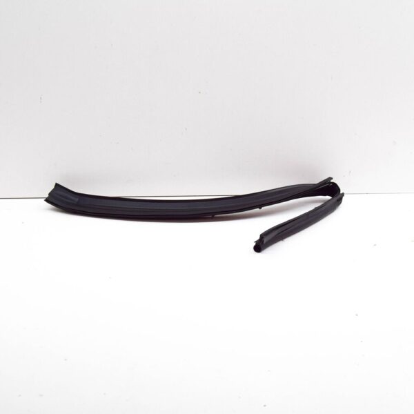 LR037762 - LAND ROVER RANGE ROVER L322 Rear Left Door Seal LR037762 New Genuine