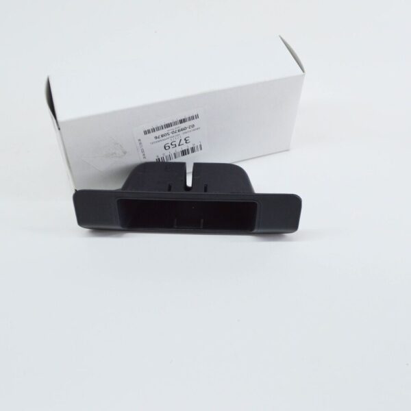 LR038141 - LR RANGE ROVER L405 Tailgate Lock Cover LR038141 NEW GENUINE