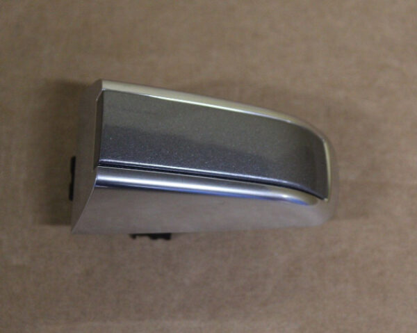 LR040252 - LR Range Rover IV L405 rear exterior door handle cap LR040252 NEW ORIGINAL