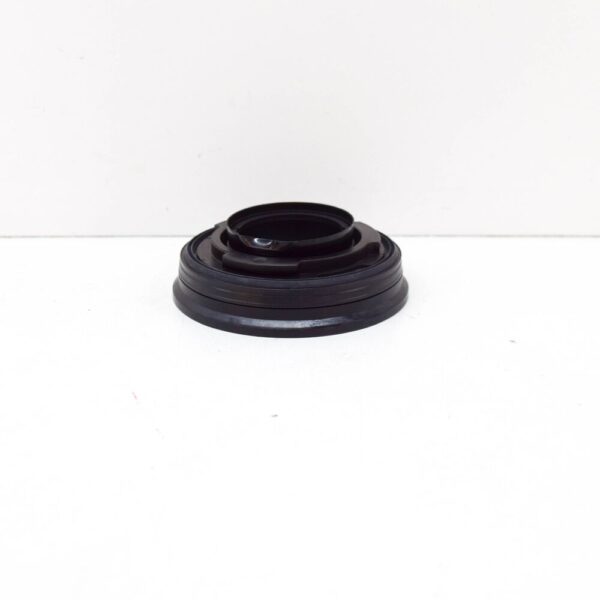 LR077704 - LAND ROVER DEFENDER front crankshaft seal LR077704 mint condition