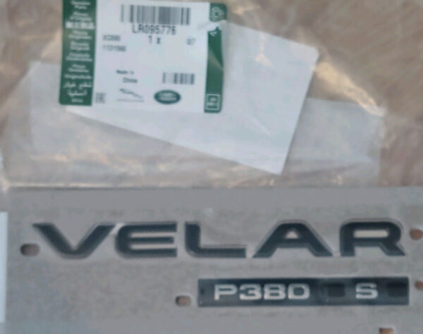 LR095776 - Land Rover Range Rover Velar L560, nameplate rear, LR095776, original part