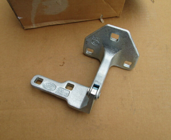 LR096527 - LR Range Rover IV L405 tailgate hinge rear right bottom LR096527 NEW