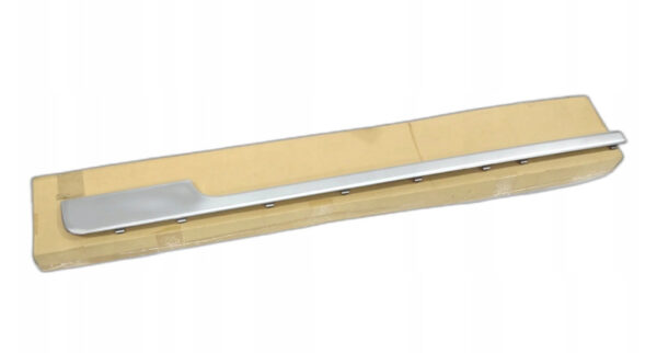 LR105109 - LAND ROVER RANGE ROVER IV L405 Front Left Door Molding LR105109 NEW GENUINE