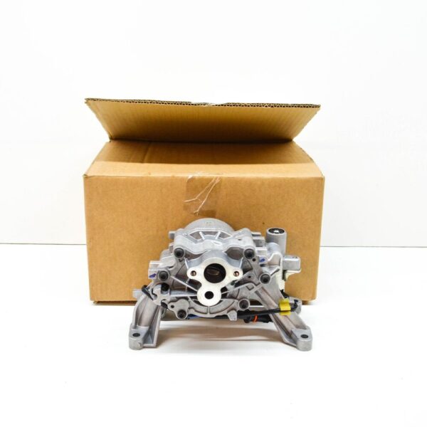 LR110501 - LR RANGE ROVER SPORT L494 Vacuum And Oil Pump LR110501 NEW GENUINE
