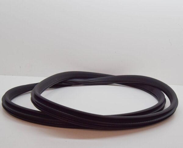 LR113843 - LAND ROVER DISCOVERY V L462 Front Door Seal LR113843 NEW GENUINE
