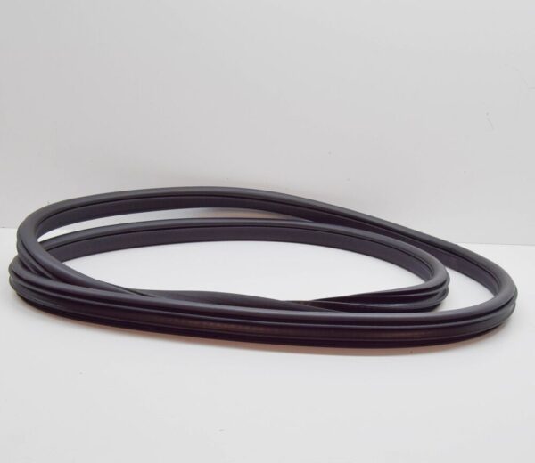 LR113843 - LAND ROVER DISCOVERY V L462 Front Door Seal LR113843 NEW GENUINE