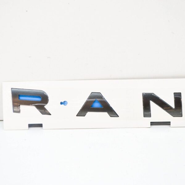 LR114365 - LR RANGE ROVER EVOQUE L551 Bonnet Emblem Badge LR114365 NEW Original