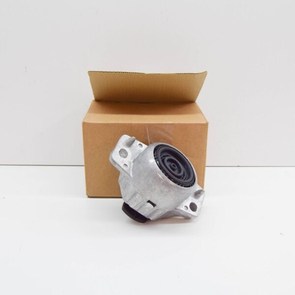 LR116926 - LAND ROVER RANGE ROVER VELAR L560 Right Side Engine Mount LR116926 NEW GENUINE