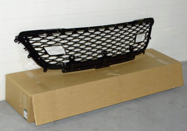 LR126779 - RR Range Rover Velar L560 Front Bumper Bottom Radiator Grille LR126779 Part