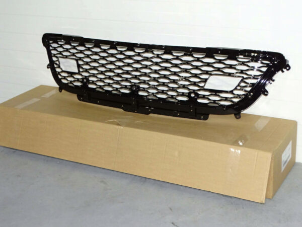 LR126779 - RR Range Rover Velar L560 Front Bumper Bottom Radiator Grille LR126779 Part