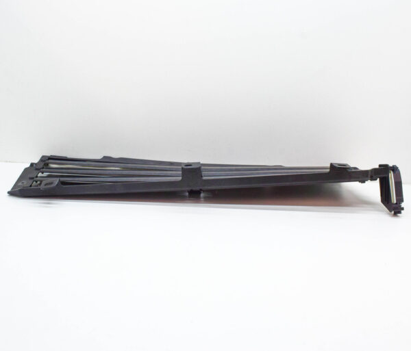 LR135376 - LR RANGE ROVER EVOQUE L551 Radiator Control Top Shutter LR135376 NEW