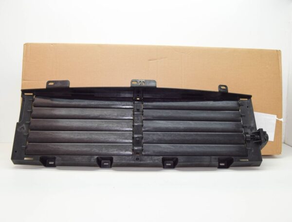 LR135382 - LR DISCOVERY SPORT L550 Lower Outer Radiator Control Shuter LR135382 NEW GENUINE