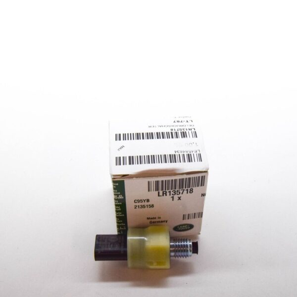 LR135718 - LR RANGE ROVER EVOQUE L551 Engine Oil Pressure Switch LR135718 NEW GENUINE
