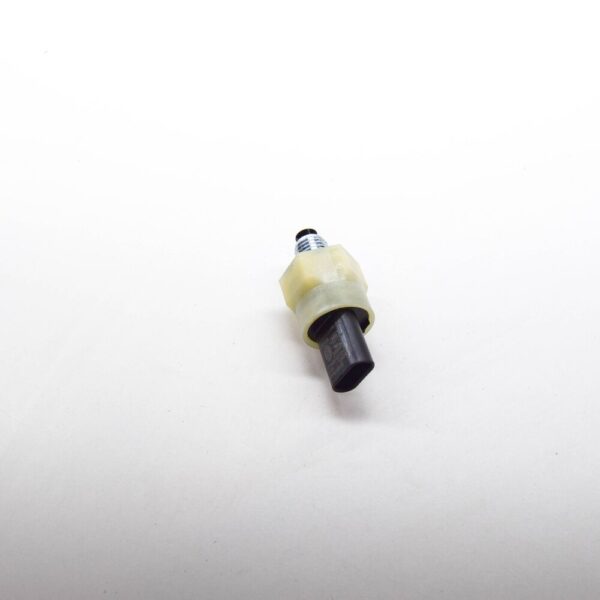 LR135718 - LR RANGE ROVER EVOQUE L551 Engine Oil Pressure Switch LR135718 NEW GENUINE
