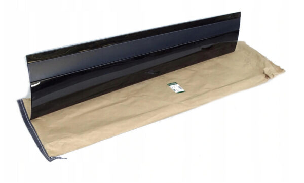 LR136937 - LR RANGE ROVER VELAR L560 Front Right Door Strip LR136937 NEW GENUINE