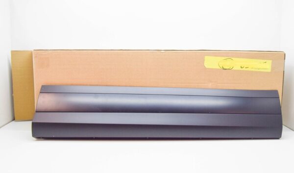 LR137671 - Land Rover Range Rover Evoque L551 Front Right Door Strip LR164823 NEW ORIGINAL