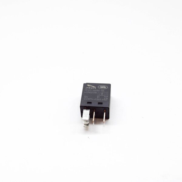 LR138846 - LAND ROVER RANGE ROVER IV L405 Accessory Power Relay LR138846 NEW GENUINE
