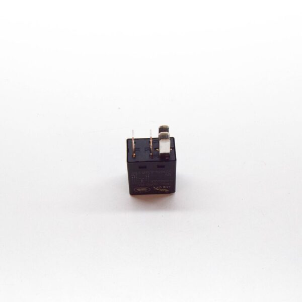 LR138846 - LAND ROVER RANGE ROVER IV L405 Accessory Power Relay LR138846 NEW GENUINE