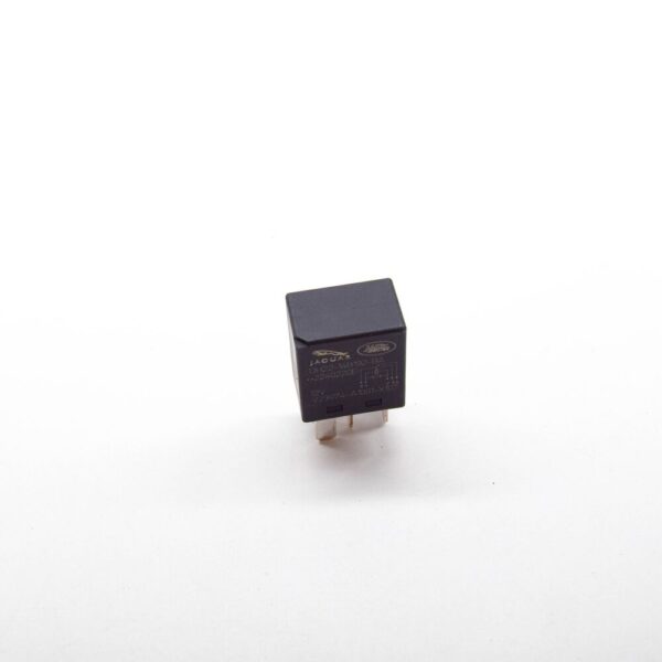 LR138846 - LAND ROVER RANGE ROVER IV L405 Accessory Power Relay LR138846 NEW GENUINE