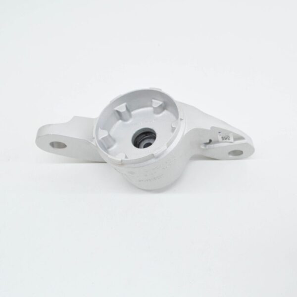 LR140209 - LR DISCOVERY SPORT L550 Rear Left Shock Absorber Bracket LR140209 NEW GENUINE