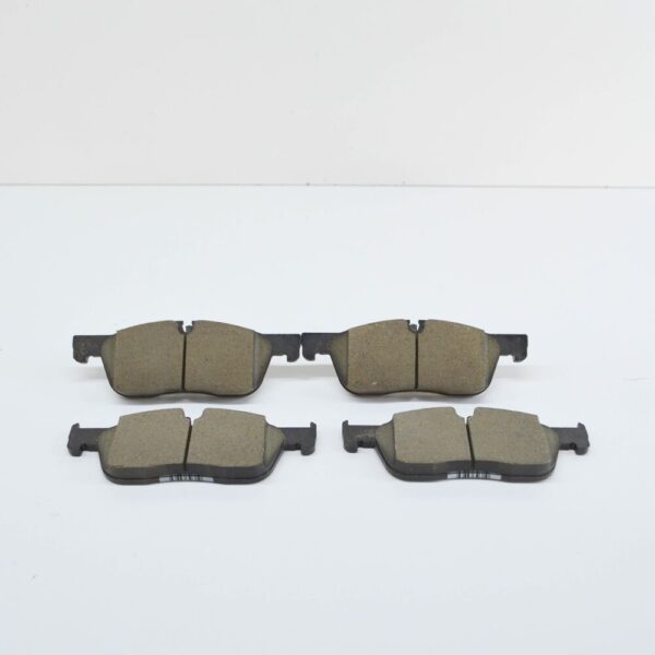 LR160438 - LAND ROVER RANGE ROVER VELAR L560 Front Brake Pad Set LR160438 NEW GENUINE