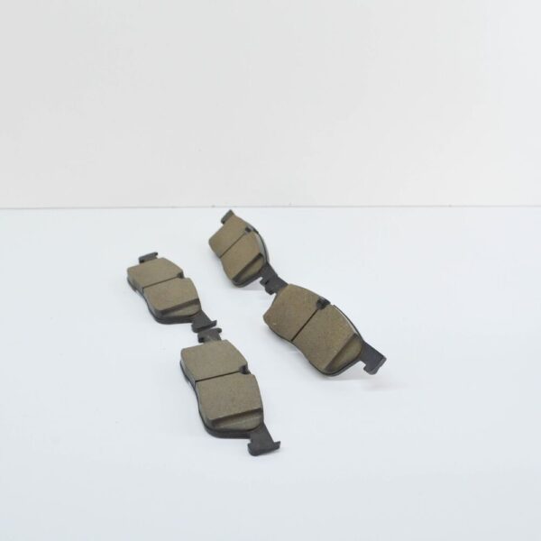 LR160438 - LAND ROVER RANGE ROVER VELAR L560 Front Brake Pad Set LR160438 NEW GENUINE