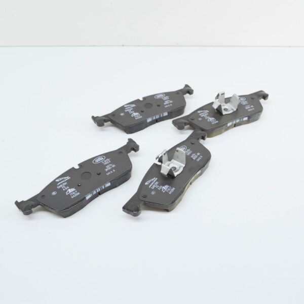 LR160438 - LAND ROVER RANGE ROVER VELAR L560 Front Brake Pad Set LR160438 NEW GENUINE