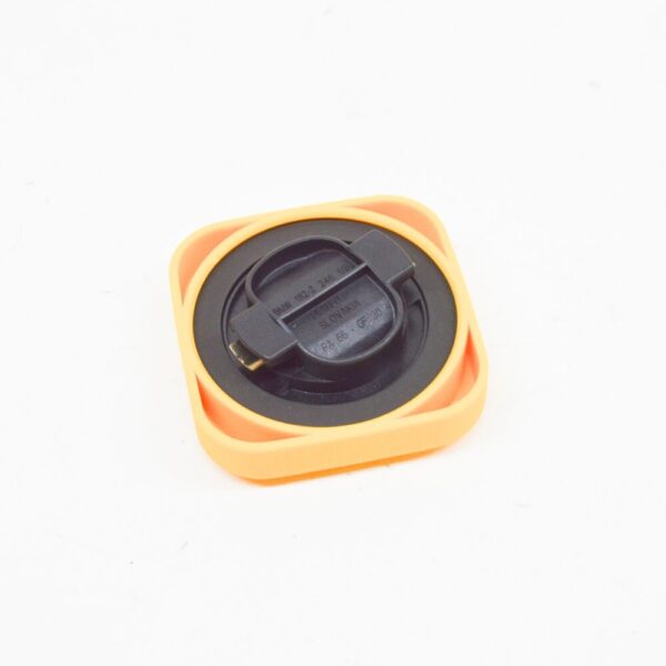STC3699 - LAND ROVER RANGE ROVER III L322 Oil Filler Cap STC3699 NEW GENUINE