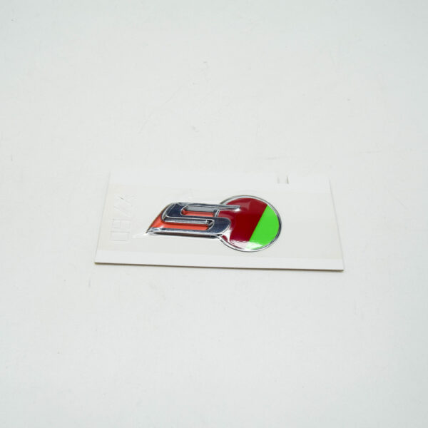 T4N9774 - Jaguar XE X760 Bootlid Badge T4N9774 NEW GENUINE