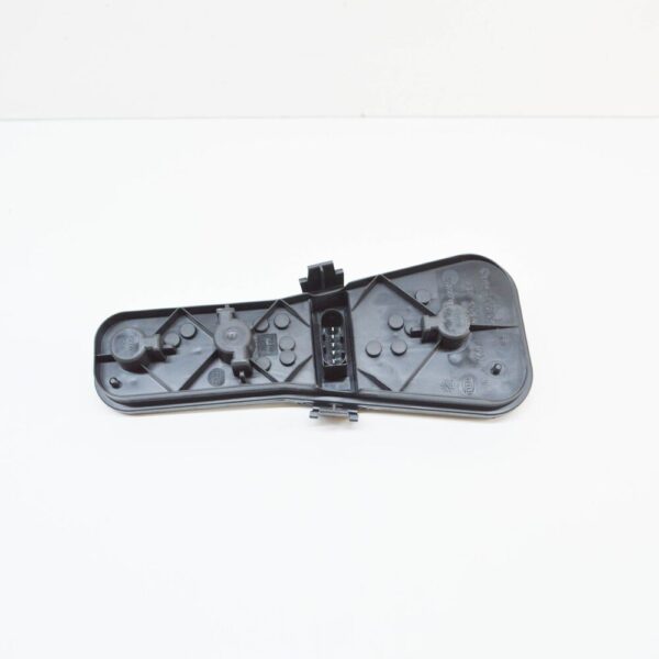 XFM500080 - LR RANGE ROVER III L322 Rear Right Lamp Bulb Holder XFM500080 NEW GENUINE