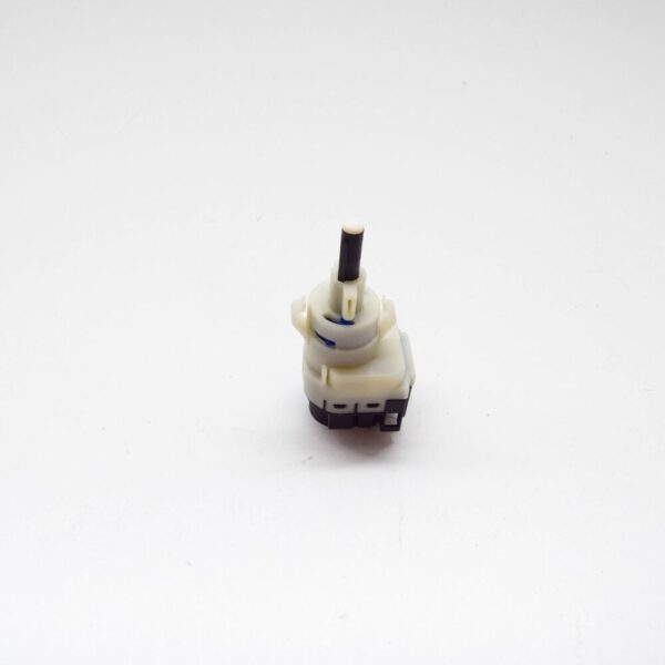 XKB500120 - LAND ROVER FREELANDER L314 Brake Light Switch XKB500120 NEW GENUINE