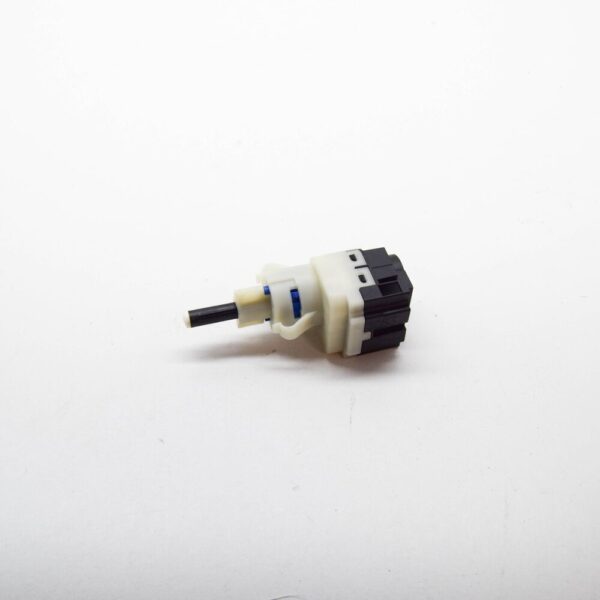 XKB500120 - LAND ROVER FREELANDER L314 Brake Light Switch XKB500120 NEW GENUINE