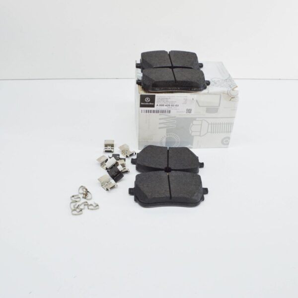 A0004205303 - NEW MERCEDES-BENZ GLB X247 FRONT WHEEL BRAKE PAD SET A0004205303 ORIGINAL