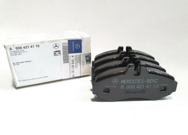 A0004214110 - NEW MERCEDES-BENZ VITO W638 FRONT WHEEL BRAKE PAD SET A0004214110 ORIGINAL
