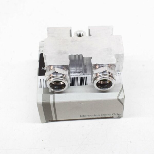 A0005010765 - Genuine Mercedes Benz A207 A209 C207 C216 C218 R230 Oil Thermostat A0005010765