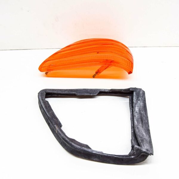 A0008200066 - NEW MB SL R107 FRONT LEFT ORANGE BLINKER LAMP LENS A0008200066 OEM