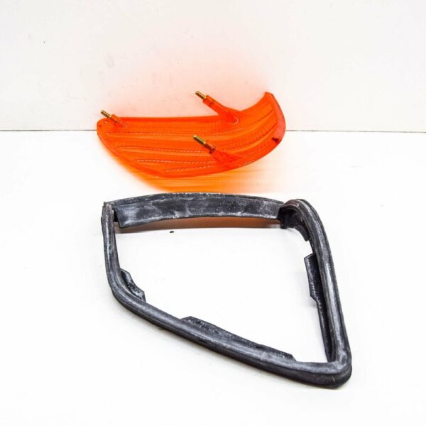 A0008200066 - NEW MB SL R107 FRONT LEFT ORANGE BLINKER LAMP LENS A0008200066 OEM
