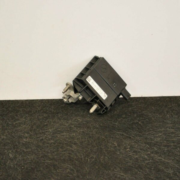 A0009061505 - NEW MERCEDES-BENZ C-CLASS W205 BATTERY TRAY CLAMP A0009061505 ORIGINAL