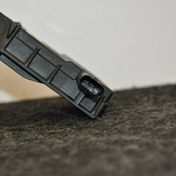 A0009061505 - NEW MERCEDES-BENZ C-CLASS W205 BATTERY TRAY CLAMP A0009061505 ORIGINAL